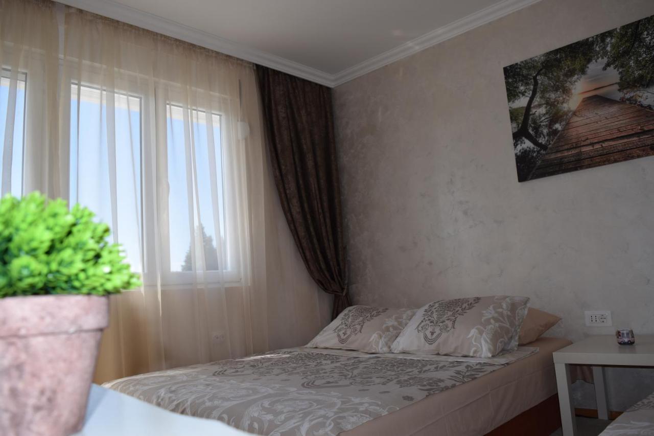 Апартаменты Apartman Bloom Бар Экстерьер фото